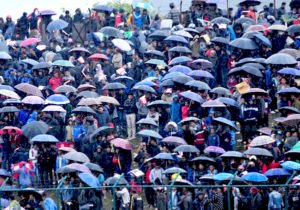 audiences with umbrella